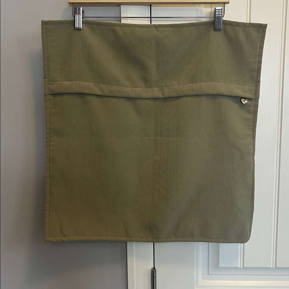 2 Sage Green pillow covers with heart zipper - Picture 5 of 11